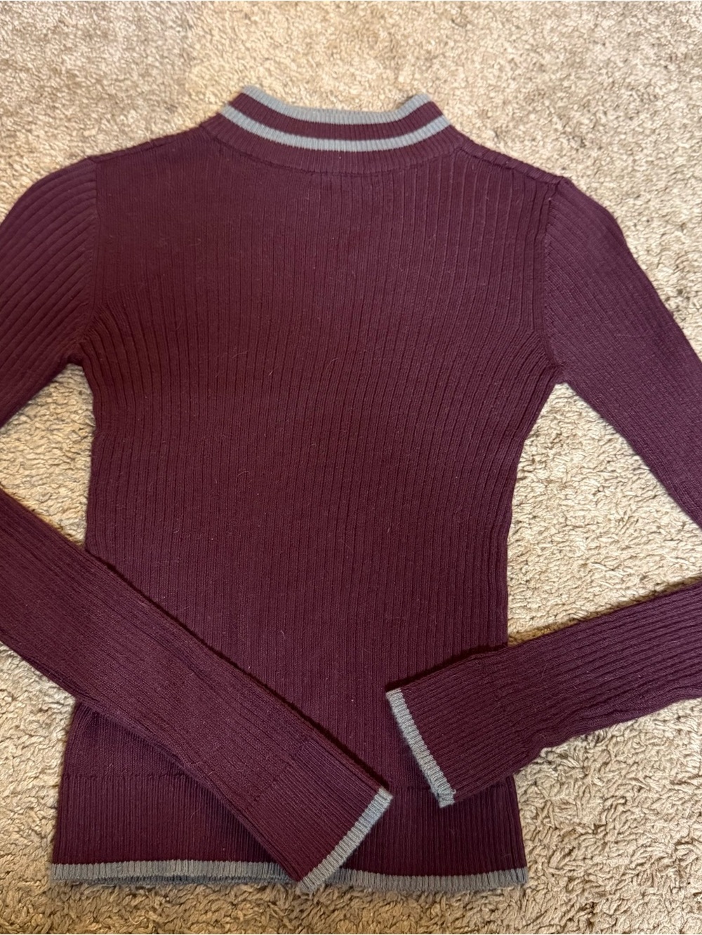 Women's XS Ribbed Long-Sleeve Low Turtleneck Sweater in Burgundy and Grey